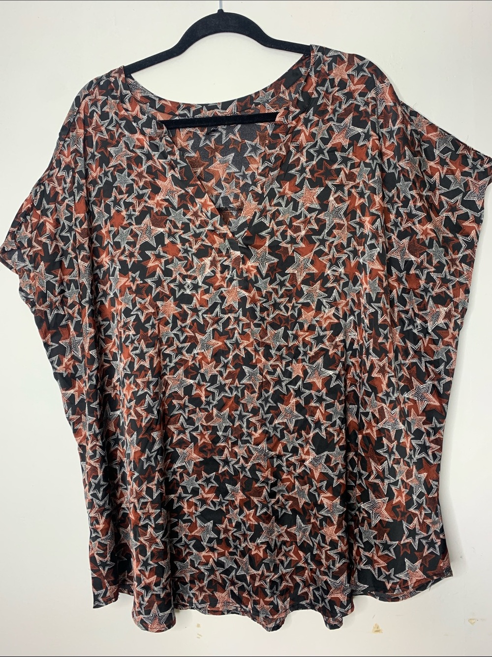 Torrid Star Print V-Neck Top - Black and Brown size 4X